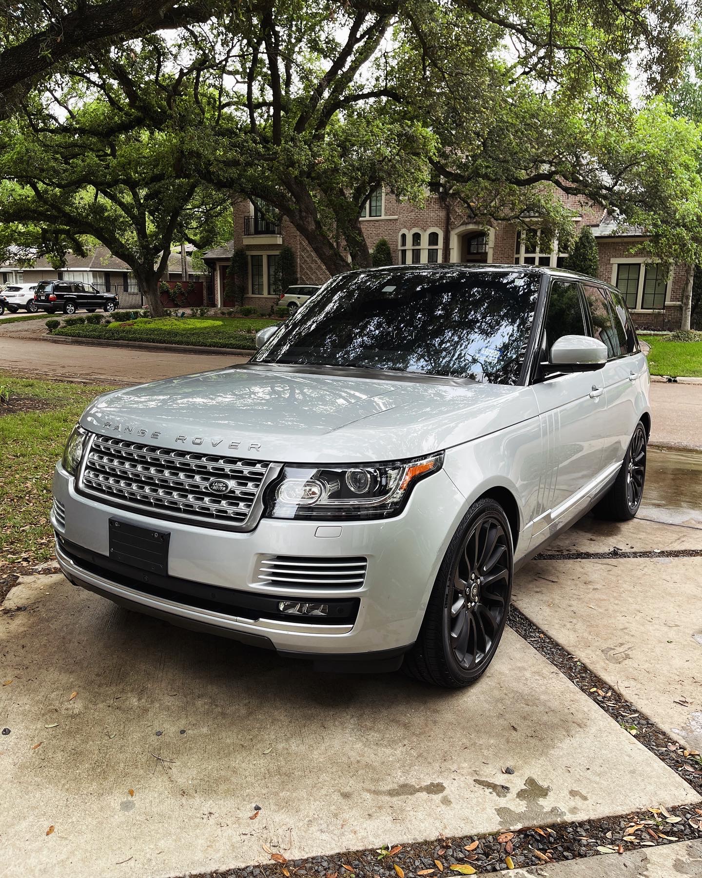 Silver Range Rover exterior detail